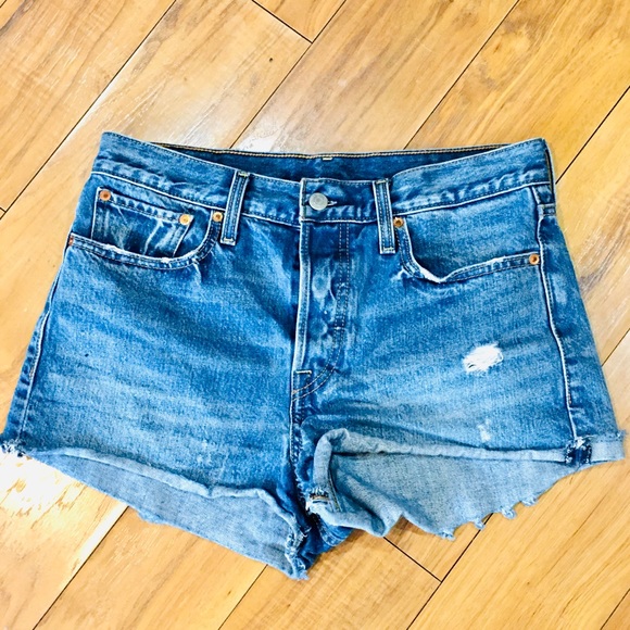 Levi Strauss blue denim shorts cut off distressed style summer 32 waist - Picture 3 of 6